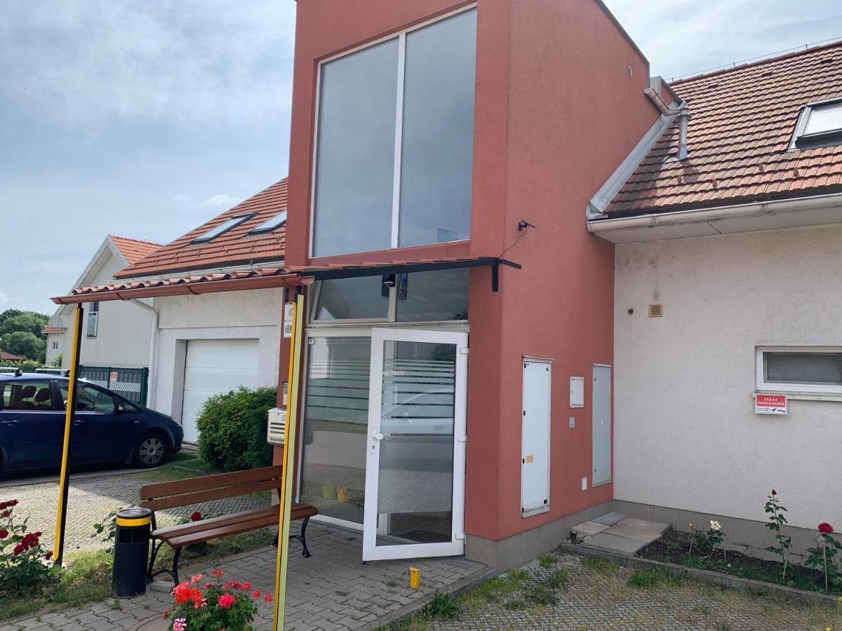 Apartment Biely Kostol Bagian luar foto
